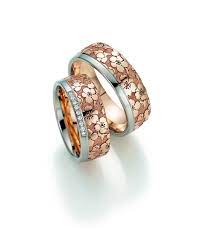 Der Rosenring Von Fischer Gehort Zum Ungeschlagenen Liebling Unter Den Brautpaaren 2018 Erwei Wedding Ring Bands Gold Ring Designs Beautiful Wedding Ring Sets