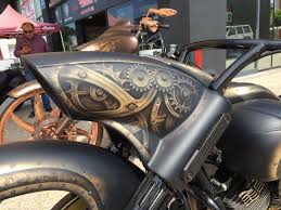 Pin By Hakan Kara On Harley Davidson Bagger Gold Leaf Airbrush Harley Davidson Baggers Harley Bikes Custom Motorcycle Paint Jobs