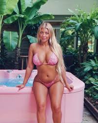 larajuicytv photos and videos from OnlyFans - FameRegistry.com