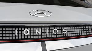 It was revealed globally on 23 february 2021. In Car Payment Hyundai Ioniq 5 Bezahlt Die Pizza Golem De