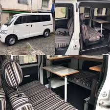 横浜トヨタカローラが企画販売している 商業車タウンエースベースの架装車 アルトピアーノ 商業車登録のままでリアシートをrevoシートに換装 ベッドモードと対座モードに出来る 商業車ぽいヘッドレスト無しの3人座席から前後スライド幅も大きいヘッドレスト付き