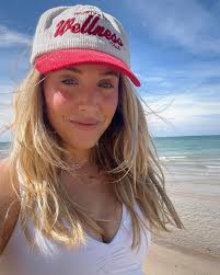 Paige Harris's Instagram, Twitter & Facebook