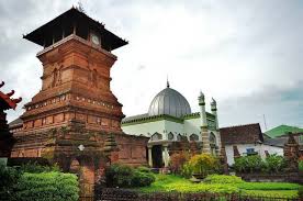 Masjid istiqlal merupakan masjid terbesar di indonesia, bahkan di asia tenggara! 10 Destinasi Wisata Religi Di Indonesia Yang Menarik Dikunjungi Mylife