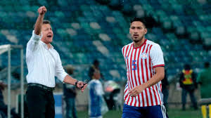 Osorio began his playing career with deportivo pereira in 1982, and went on to play for brazilian club internacional in 1984 before returning to his native colombia a year later, ultimately retiring in 1987 at the age of 26. Juan Carlos Osorio Debuta Con Empate En Paraguay Marca Claro Mexico