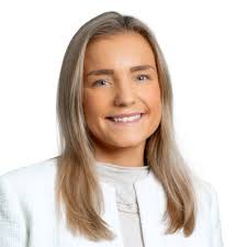 ✨ Etter fem innholdsrike år med studier fullførte jeg før sommeren min  mastergrad i markedsføringsledelse! En stor takk til Kristin Ryengen for et  inspirerende og givende samarbeid på…