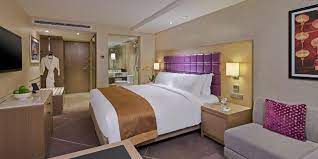 Four seasons hotel hong kong. Hotels In Tsim Sha Tsui Kowloon Holiday Inn Golden Mile Hong Kong