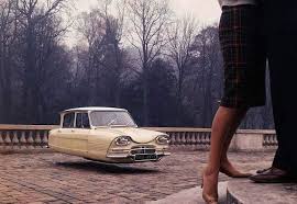 Zwevende Citroen Zonder Wielen Klassieke Auto S Futuristische En Futuristisch Design
