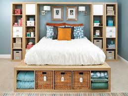 Schlafzimmer optimal einrichten schlafzimmer einrichten 5 verschiedene stile schlafbook sowohl größere als auch kleinere schlafzimmer räume kannst du optimal einrichten und mit deko artikeln aufpeppen dabei sind lichterketten kerzen aber auch bilder an der wand hängend oder am boden. Kleines Schlafzimmer Einrichten Und Den Verfugbaren Raum Optimal Nutzen