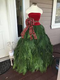 Kleid Aus Tannenzweigen Basteln Anleitung Fur Eine Kreative Alternative Zum Weihnachtsbaum Aktuelle Dekotrends Die Deko Trends Besten Deko Trends Die Pintere Weihnachtsbaumkleid Kleid Weihnachten Thematische Weihnachtsbaume