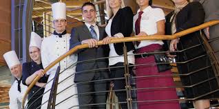 For a taste of the local cuisine you could do worse than to check out the schuhbecks check inn. Check Inn Macht Weiter