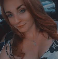 Lenora Bowden's Instagram, Twitter & Facebook