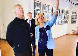 Бессменный глава роснано анатолий чубайс уходит в отставку спустя 12 лет работы. Anatolij Chubajs S Tajnym Vizitom Posetil Novosibirsk