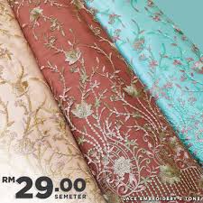 Kain katun dibuat dari serat kapas alami dan dikenal sebagai kain yang paling nyaman di kulit. Kain Lace Jakel
