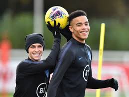 Laporan tersebut awalnya datang dari media islandia, dv, yang mengabarkan bahwa foden dan greenwood mengadakan percakapan dengan beberapa perempuan lewat snapchat. Manchester United Forward Mason Greenwood Reveals Phil Foden Advice Manchester Evening News