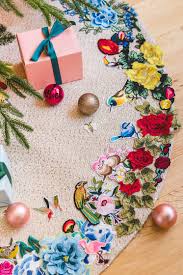 Brightly lit, decked out in ornaments and tinsels, choose from the best christmas tree images and pictures from our collection. 50 Unique Christmas Tree Decoration Ideas And Themes 2020