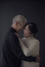 Bộ ảnh "đưa em về thanh xuân" của đôi vợ chồng già gây thương nhớ CĐM