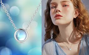 Amazon.com: CUOKA MIRACLE Collar de piedra de luna, plata de ley 925, luna  y corazón en forma de estrella, collar de piedra lunar sintética arco iris,  cadena de joyería de 16 a