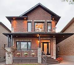 Las casas con fachadas de ladrillos a la vista tiene la ventaja de verse cada vez mejor a medida que pasa el tiempo, ya que ese aire gastado resulta muy atractivo.sus tonos rojizos es más cálido que las paredes de hormigón o de piedra. Las Mejores 16 Ideas De Fachada De Ladrillo Rojo En 2021 Fachada De Ladrillo Rojo Fachada De Ladrillo Fachada De Casa