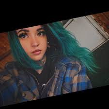 Dark fantasy writer seeking connections