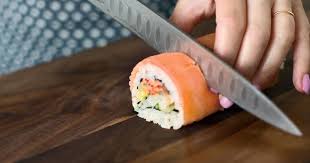 Suivez Le Mode D Emploi De Genevieve Everell Pour Cuisiner Des Sushis Maki Californien Delicieu Recettes De Cuisine Faire Des Sushis Comment Faire Des Sushis