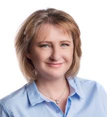 Dina Cramer's Instagram, Twitter & Facebook