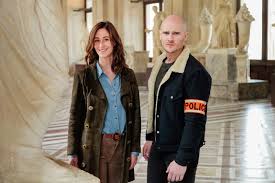 Pour la saison 4 de la série l'art du crime, la production a fait appel à une personnalité de choix : L Art Du Crime Serie Feuilleton 4 Saisons Et 23 Episodes Tele Star