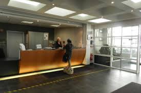 Cette clinique accueille des activités de médecine et de chirurgie spécialisées. P17 Accueil Ste Barbe Fev 2013 Groupe Hospitalier Saint Vincent