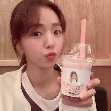 Born on july 10, 1994, she made her acting debut in the 2014 movie my dictator. she has since starred in the television dramas spy (2015), house of bluebird (2015), sassy go go (2015), moonlight drawn by clouds (2016) and i am not a robot. Chae Soo Bin Yoon Kyun Sang Gift Coffee Or Tea Certification I Ll Take It With My Heart