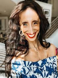 Can you guess who she is? 🤔 This '60s TV icon made a name for herself  before stepping away from the spotlight to care for her ailing husband. ❤️  After 50 years