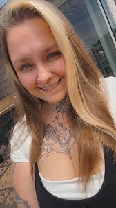 She was a love letter girl in a double-tap world.