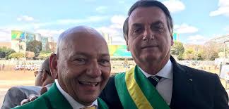 Ele acabou ganhando popularidade na rede ao expressar seu apoio ao presidente bolsonaro, durante as eleições de 2018. Dono Da Havan Segue Bolsonaro E Conclama Vamos Voltar Ao Trabalho Brasil 247