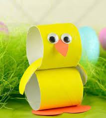 Técnica com barbante para criar luminárias artesanais. Activite Creative De Paques Des Rouleau De Papier Toilwtte Peint En Jaun Activite Manuelle Paques Bricolage Printemps Maternelle Bricolage De Paques Maternelle
