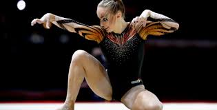 Senam satu ini juga sering disebut sebagai straddle vault. Senam Lantai Pengertian Dan 13 Contoh Gerakan Senam Lantai