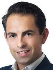 In die verhalen viseerde de voorzitter van de uiterst rechtse partij een jonge. Grieken Tom Van