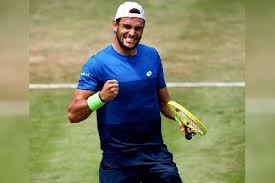 Berrettini's racquet is a head extreme pro stock and according to a tennisnerd reader and italian tennis forums if you want to find out more about matteo berrettini, check out his atp player page. Matteo Berrettini Biography Net Worth Ajla Tomljanovic Career Family Parents Coach Racquet Ebiographypost