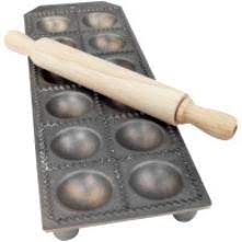Place a square of dough onto the mould, distribute filling, overlay wi. How To Make Ravioli With A Ravioli Press