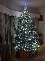 Snow Flake Theme Christmas Tree With Fake Snow And Philips C6 Cool White Led Lights Holiday Decor Christmas Tree White Led Lights
