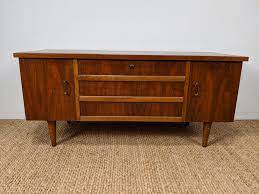 Cedar chests are a traditional way to store clothing and other household linens. Mid Century Modern Cedar Chest Lane C 1966 Epoch