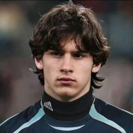 Messi was 18 years old when he started playing for Argentina nation team 🇦🇷
