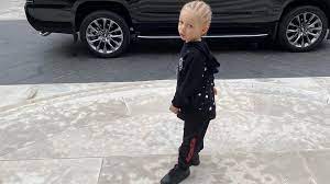 Drake's ep, so far gone (2009), spawned the hit single best i ever had and the moderate hit stream tracks and playlists from drake official page on your desktop or mobile device. Superseltenes Bild Drake Zeigt Seinen Sussen Sohn Adonis 2 Promiflash De