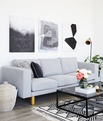 Der winter steht vor der tür, doch mit neuen kissenbezügen, die dich nicht die welt kosten werden, kann es dir egal sein, denn dein bett oder sofa werden damit so einladend kuschelig aussehen, dass du. Tipps Und Tricks Fur Sofa Styles Macht Es Euch Wohnlich Und Dekoriert Ein Graues Sofa Mit Kuschli Elegantes Wohnzimmer Moderne Wohnzimmerideen Wohnzimmer Stil