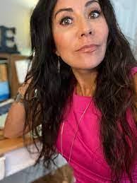 Amy Kruszynski's Instagram, Twitter & Facebook