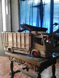Di jual miniatur truk canter murah meriah, spek full kayu, kabin jungkit, pintu bak bisa dibuka dll. Miniatur Truk Miniatur Antik Dekorasi