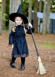 Hexenkostum Selber Machen Fur Halloween Diy Ideen Anleitung Halloween Kostume Kinder Kinder Hexenkostum Und Madchen Hexenkostum