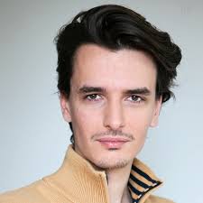 MIND SCARS" part 2 with Julien ©Michael Leclere copyright #shooting  #portrait #photo #photoportrait #lighting #mood #emotions #actor #comedian  #session #picture #photographer #photography #rouen #france #acteur  #comedien