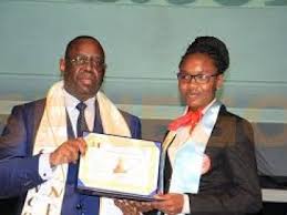 On social networks, a surge of solidarity calls to find diary sow, a student in the second year of scientific preparatory class at the lycée louis le grand in paris. Disparition En France De Diary Sow Meilleure Eleve Du Senegal