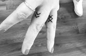 10 simbol tato kuno dan maknanya kaskus. 31 Ide Gambar Tato Jari Yang Simpel Tapi Bermakna Wanita22