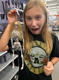 Amy Minson's Instagram, Twitter & Facebook