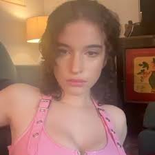 Madison Hendry (@MaddieClaireH)