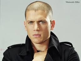Wentworth Miller He S Hot But His Prison Break Character Was Hotter Now He S A Yuppy Harvard Grad Who Gained Weig Wentworth Miller Wentworth Prison Break
